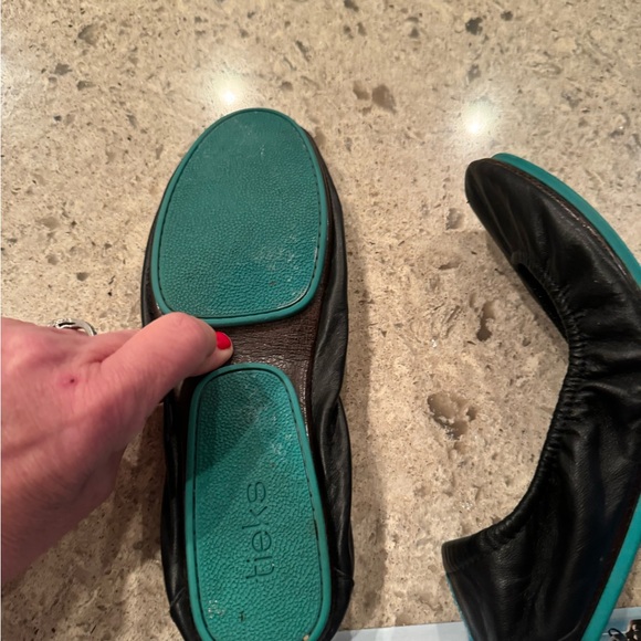 Size 8 black matte leather Tieks. Beautiful. Classic - Picture 5 of 6